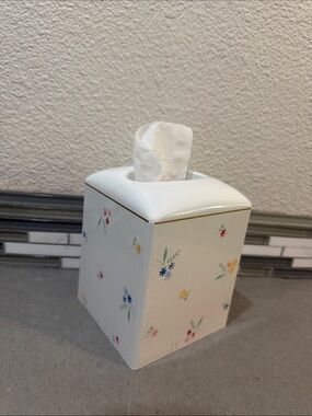 Saturday Knight Ltd. Cottagecore Granny Chic Floral Tissue Box Cover